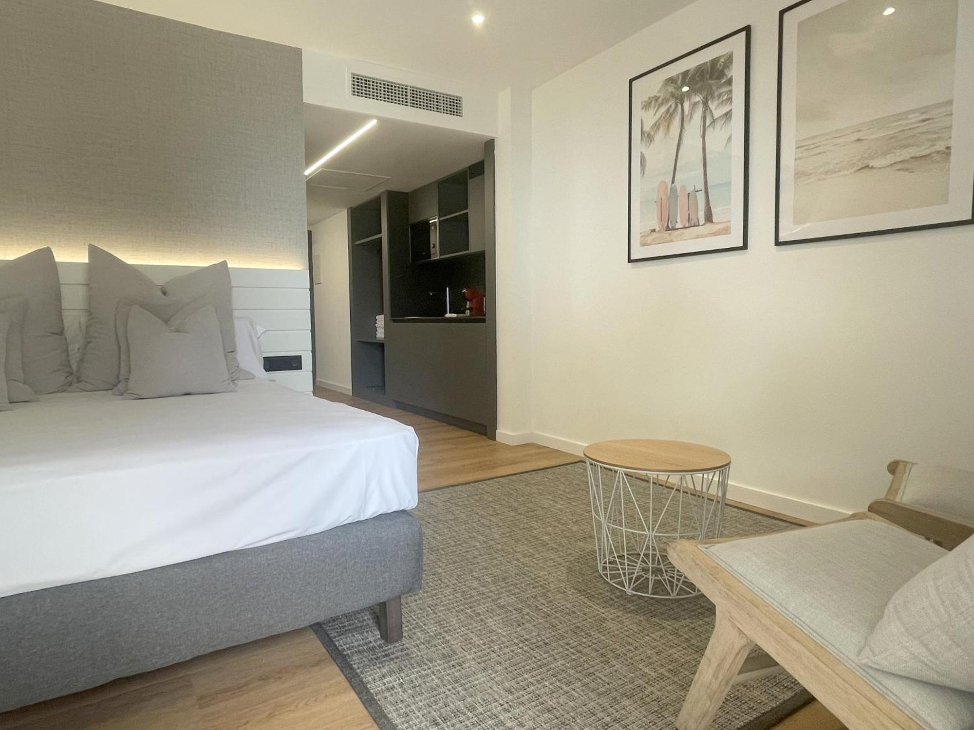 Rentalmar Suites Salou Families Only الغرفة الصورة