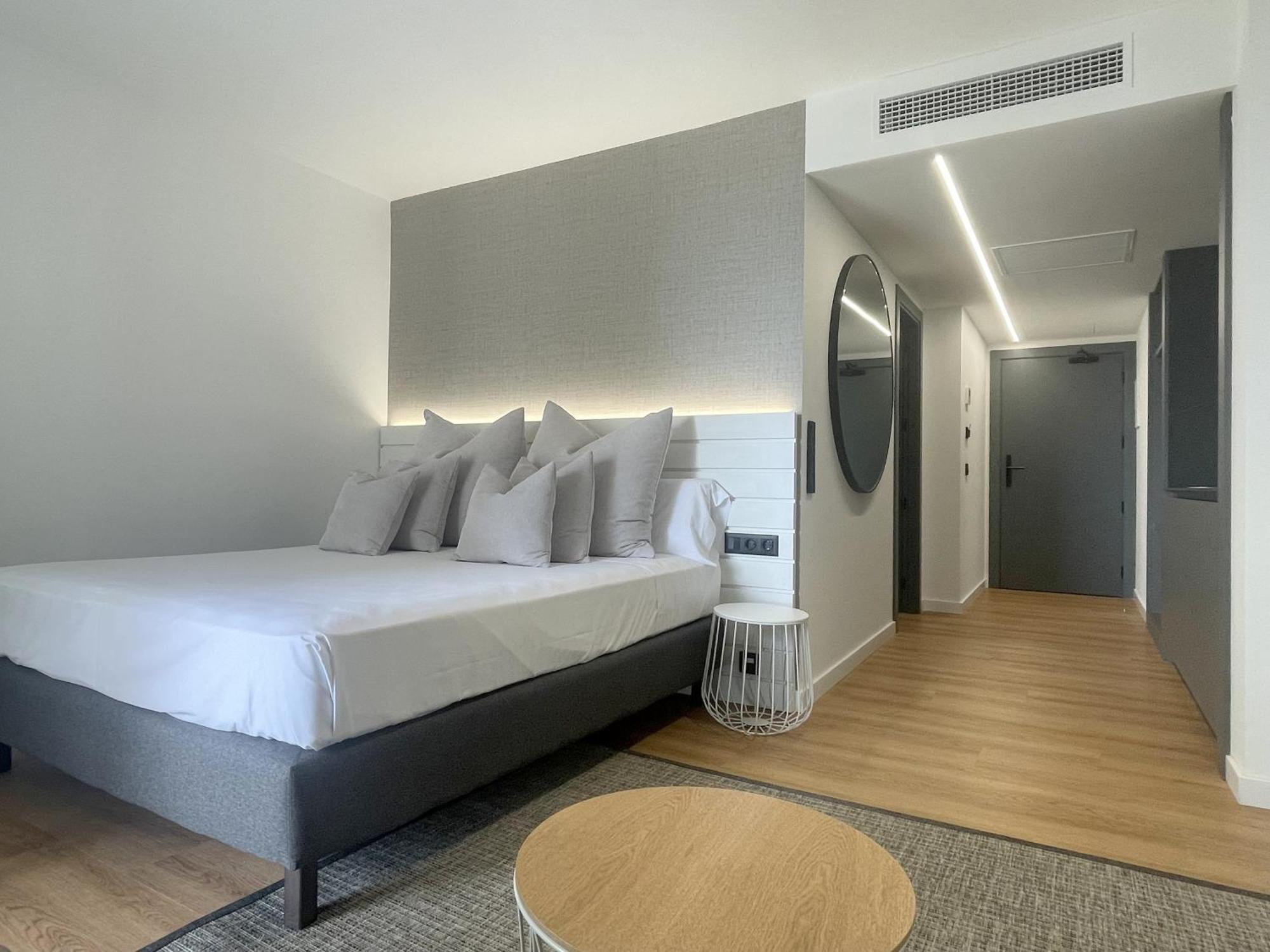 Rentalmar Suites Salou Families Only الغرفة الصورة