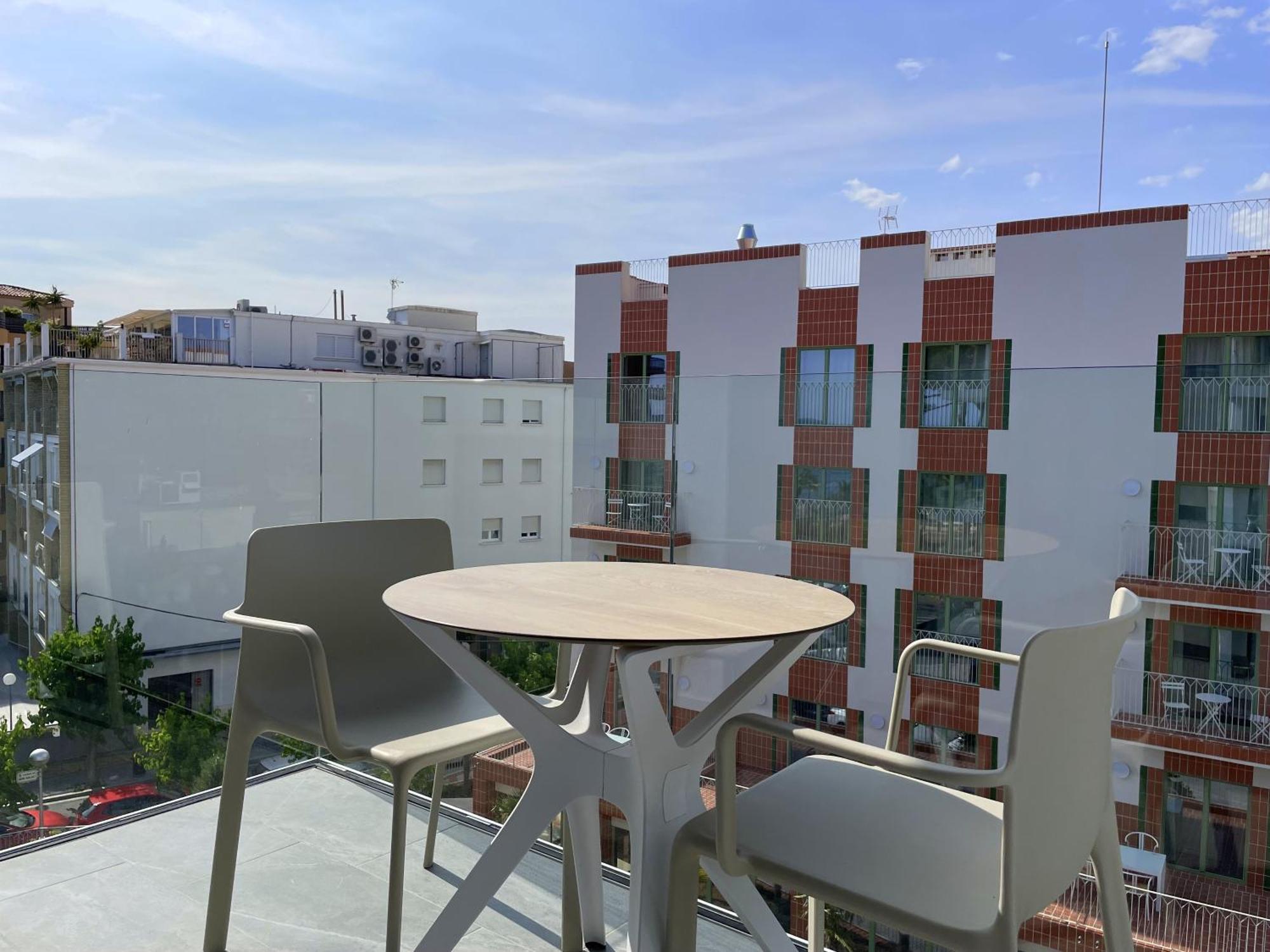 Rentalmar Suites Salou Families Only الغرفة الصورة